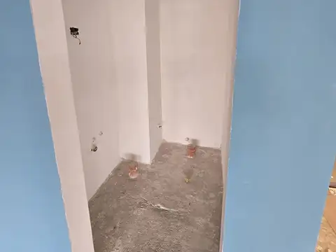 Alquiler de 2 Pisos de OFICINAS 1 er  y 2 do piso plantas Libres en Belen De Escobar