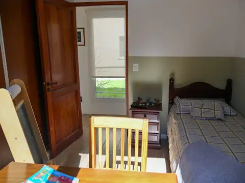 Casa en DESARROLLADA EN UNA PLANTA , CON VISTA Y SALIDA AL RÍO, MUELLE Y AMARRA PROPIA