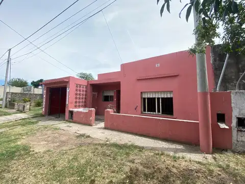 Casa a refaccionar en venta en el barrio el quinto