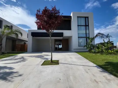 Venta Casa - Barrio Costas - Puertos del Lago - 6 Ambientes