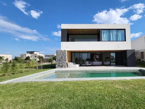 Casa 6 Ambientes Venta Puertos Costas A La Laguna Galería Parrilla Pileta Parque Riego Gran Espejo