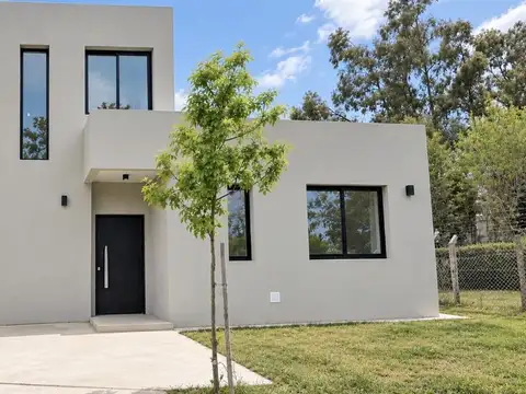 CASA EN VENTA EN SANTA LUCIA - PILAR DEL ESTE