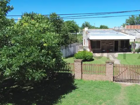 Casa a refaccionar con gran terreno en barrio Bernardino Rivadavia.
