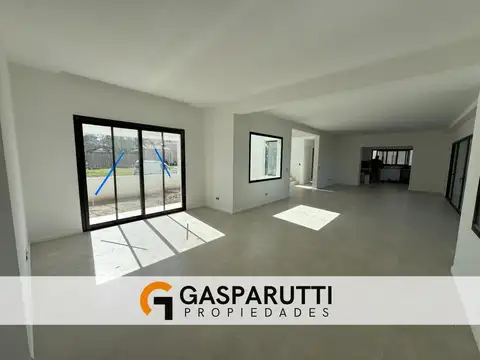 Casa 5 ambientes con 4 baños