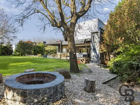Casa 6 ambientes con 4 baños