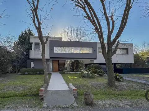 Casa en Venta en Grand Bell 1 de 4 Dormitorios - City Bell