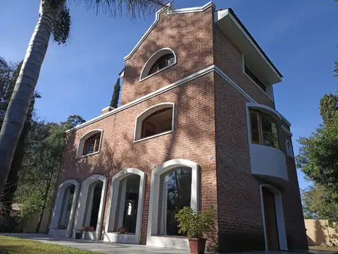 Espectacular casa con terreno de 1000m2, El Pinar Sur.