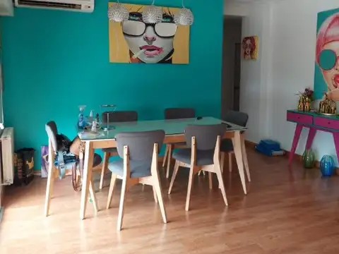 Piso de 4 ambientes con cochera en excelente ubicación