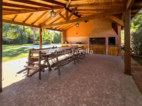 Venta de casa con parque/pileta Parque Leloir, Ituzaingo