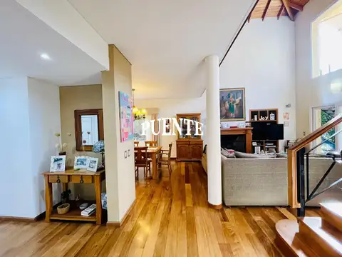 Casa en Venta con 6 cocheras