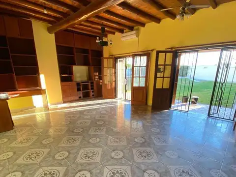 Casa en Venta con 3 cocheras