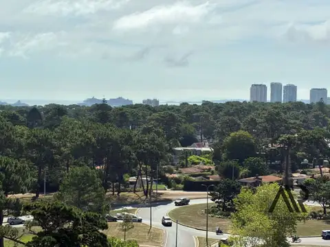 Apartamento en venta c/ cochera en Punta Shopping