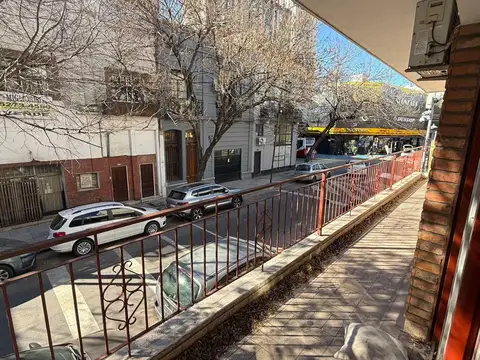 Depto Tipo Casa 4 ambientes con 2 baños