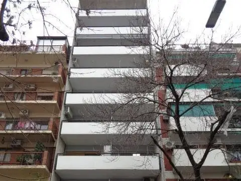 Piso en Belgrano R 2 amplios dormitorios Playroom Cochera Dependencia