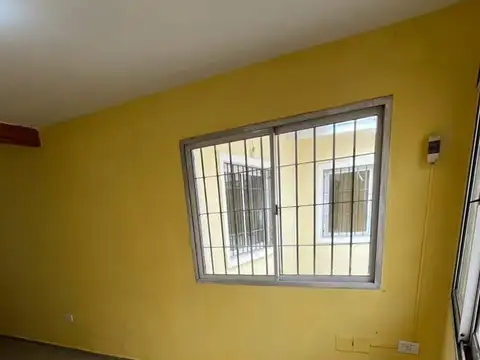 Casa 2 ambientes con 1 baño