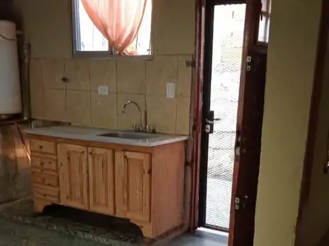 Casa 6 ambientes con 2 baños