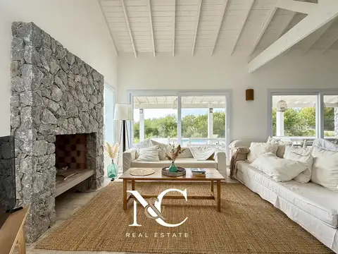 Casa en venta en Costa Esmeralda californiana con doble lote