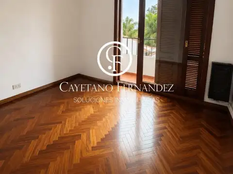 Casa en Alquiler con 2 cocheras