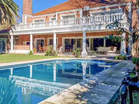 Casa en Venta con 2 cocheras