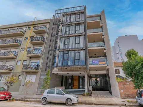 Semipiso en venta de 3 ambientes con cochera doble y baulera en Chauvin