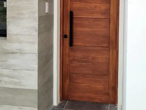 Pública 100, Piso 110 15