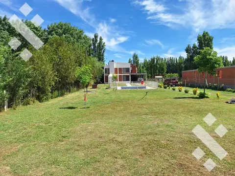 Casa en Venta en Cinco Saltos, USD 370.000