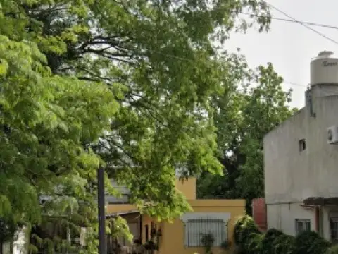 Casa en venta - 2 Dormitorios 2 Baños - Hurlingham