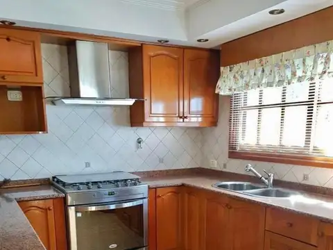 Casa 5 ambientes con 2 baños
