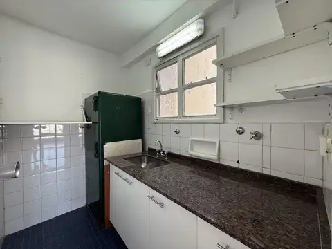 Alquiler Oficina con terraza · 150m2 total (100 m2 cubiertos) 5 ambientes 2 baños · Súper luminosa 
