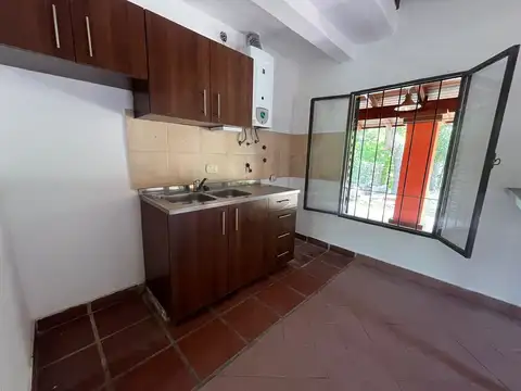 Casa 5 ambientes con 1 baño