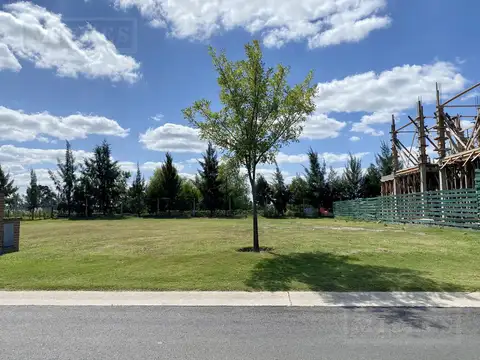 PERMUTA: Lote perimetral en venta. Las Tipas , Nordelta.
