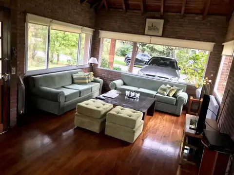 Casa 5 ambientes con 3 baños