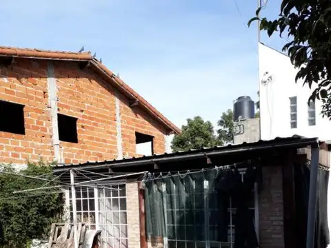 Vivienda sobre Hernandez 541 esquina Almonacid, Glew