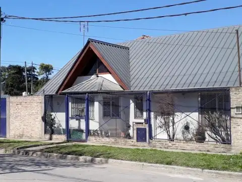 Vivienda sobre Hernandez 541 esquina Almonacid, Glew