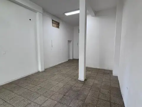 Local en Alquiler en Azcuenaga, $ 420.000