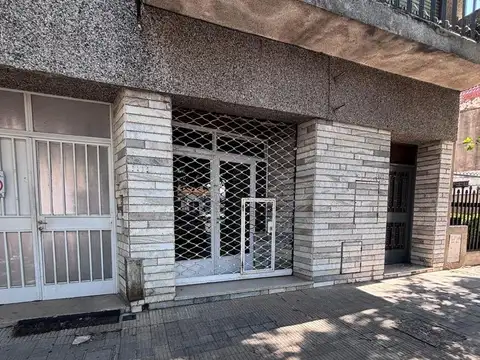 Local en Alquiler en Azcuenaga, $ 420.000