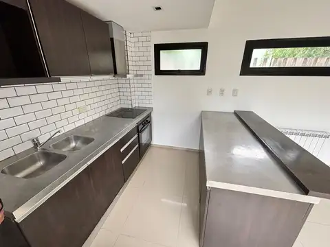 Casa 4 ambientes con 3 baños
