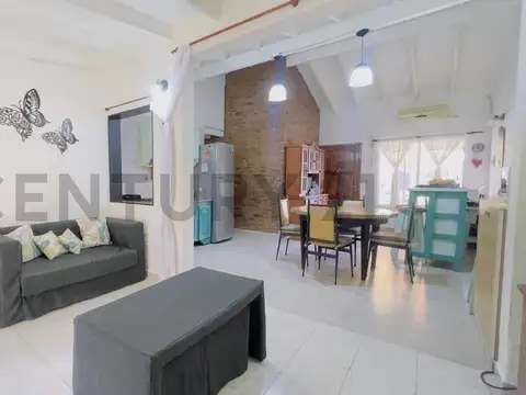 Casa de 3 ambientes en venta en Altos de Pacheco con jardín y garage