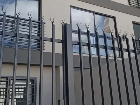 Dpto. Monoambiente Contrafrente 1° piso x escalera