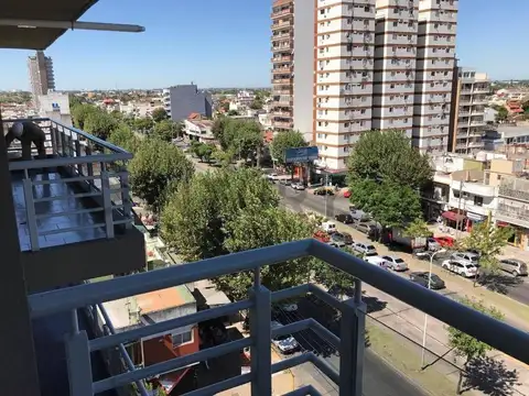 VENTA DEPARTAMENTO 3 AMBIENTES CON BALCÓN – 8° PISO AL FRENTE – LUMINOSIDAD Y CO
