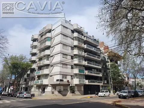 Monoambiente frente, cocina independiente y balcón. .