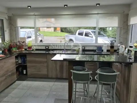 Casa 4 ambientes con 2 baños