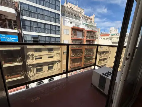 En Venta Departamento de 1 Ambiente al frente con Balcon Recoleta