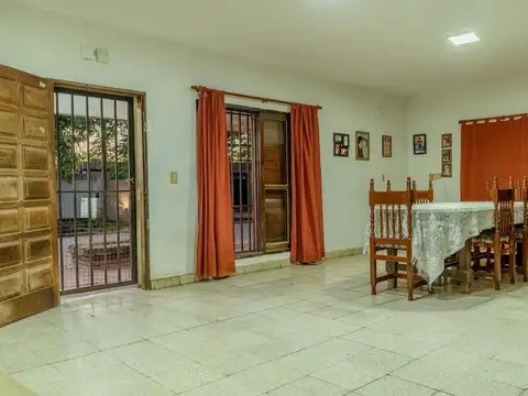 Casa 7 ambientes con 4 baños