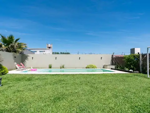 Casa en Venta con 2 cocheras