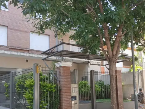 Hermoso departamento 2 ambientes "A ESTRENAR" al frente con balcon, a mts. de la Plaza San Martin.-