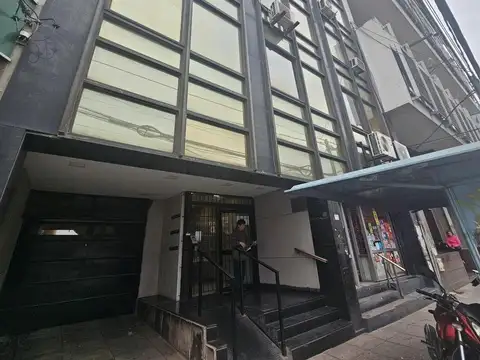 AV (101) DR. RICARDO BALBIN 1700. Entre Lincoln y Benito juarez