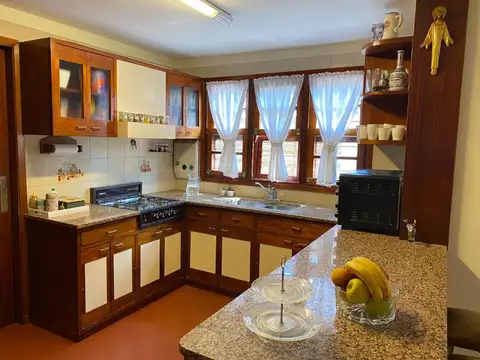 Casa en Venta con 4 cocheras