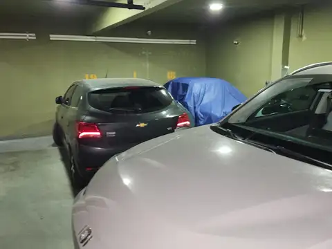 Cochera doble con baulera en Villa Pueyrredon
