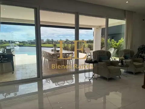 Casa 7 ambientes con 7 baños